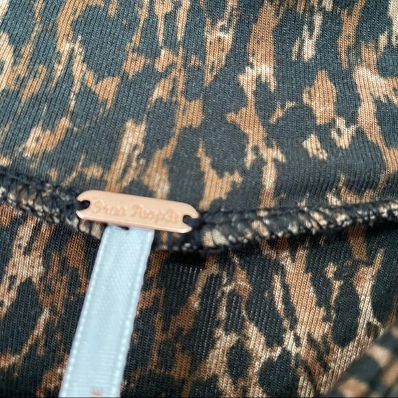 Free People leopard print tie neck top size small scoop neck - Picture 10 of 10